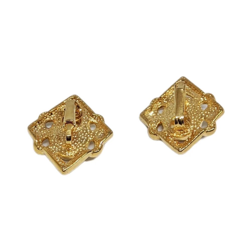 🙋 10/$20. Gold Tone Clip-on Earrings & Faux Pearls